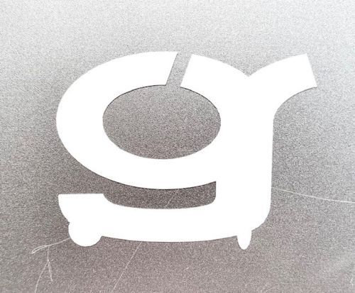 Samolepa GIZMANIA G White
